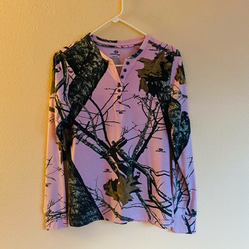 Women’s Mossy Oak Pink Camouflage Long Sleeve Henley Shirt, Size Medium 8-10